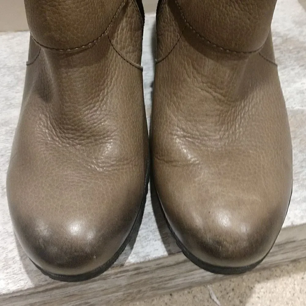 👍 Born Tan Distressed Booties Size 36.5. S1 - Picture 2 of 5